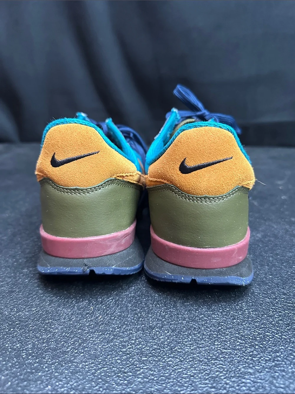 Nike Teal, Navy & Orange Casual Running Sneakers 9.5 Woman’s